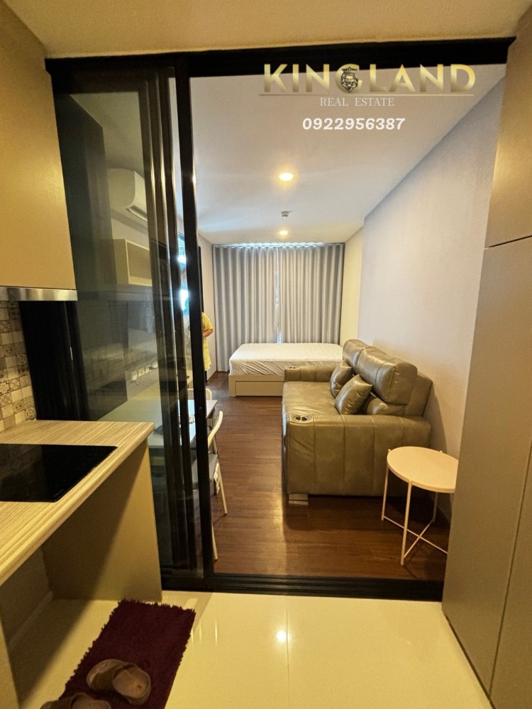 For RentCondoMin Buri, Romklao : Condo for rent The origin Ram 209 interchange 1 bedroom 1 bathroom size 26 sq m. Floor: 29 Price: Special Closet Type room, 3-door wardrobe storage space, rent 11,000 baht/month #Including common fees &gt;&gt;Pink Line electric train view #Pink Li