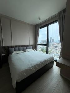 For SaleCondoSilom, Saladaeng, Bangrak : Condo for sale: The Lofts Silom, near BTS Surasak, approximately 400 meters.