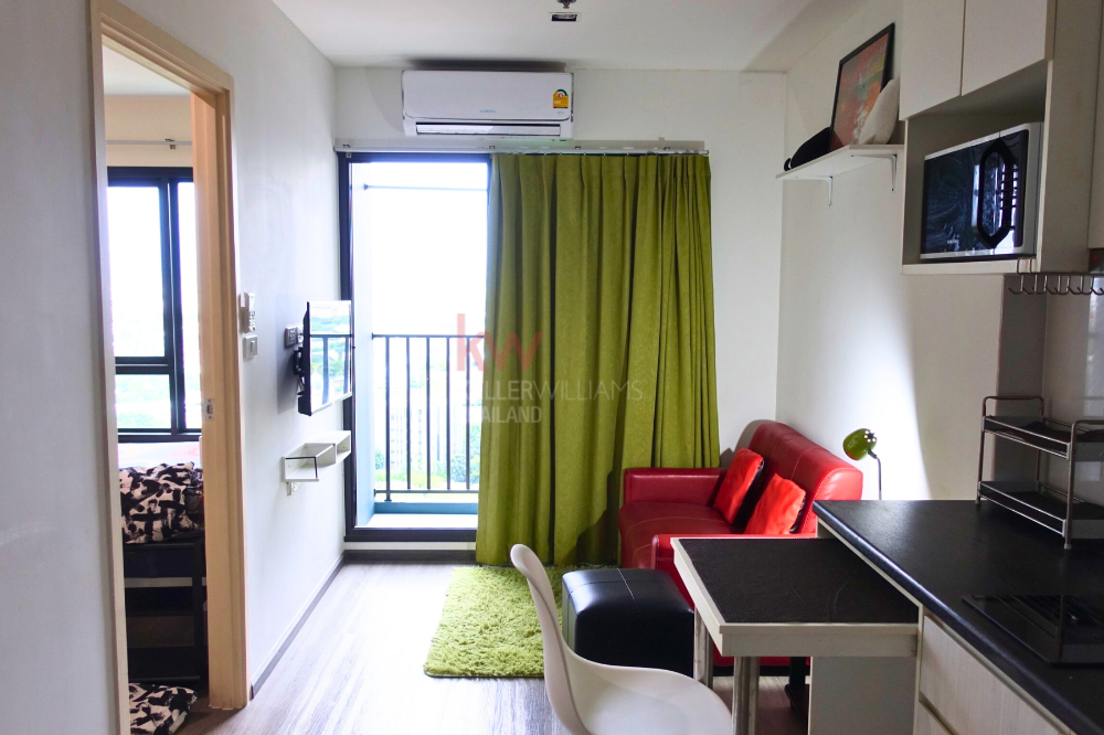 For RentCondoPattanakan, Srinakarin : For rent Rich Park Triple Station, price 12,000 baht, size 28.66 sq m., 23rd floor, 1 bedroom, 1 bathroom, facing north, open view, see as far as the eye can see.