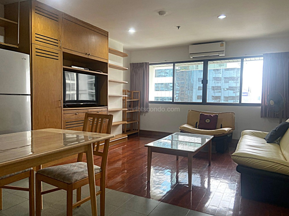 For RentCondoWitthayu, Chidlom, Langsuan, Ploenchit : 1 bed 1 bath 62 sqm condo at Regent Royal Place 2 for rent 20,000THB per month, Ratchadamri road, Ratchadamri BTS station