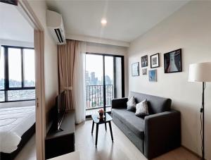 ให้เช่าคอนโดลาดพร้าว เซ็นทรัลลาดพร้าว : (for rent) Nue Noble Ratchada-Lat Phrao เพียง 150 ม. ถึง MRT ลาดพร้าว เชื่อมต่อสายสีเหลือง