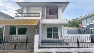 For SaleHouseBangna, Bearing, Lasalle : For sale: Single house in Pruksa Lada Village - Bangna. Beautiful house, complete with a parking lot, ready to move in. Special price 3 million baht****** Special promotion: Free transfer fee. Area: 50 sq m. Size: 3 bedrooms, 2 bathrooms, 2 parking spaces