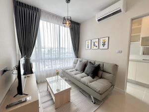 For RentCondoOnnut, Udomsuk : Condo for rent, The Sky Sukhumvit, beautiful room, newly decorated, large room, fully decorated, 1 large bedroom, 35 sq m. Line ID/ T.062-3912496