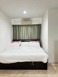 For RentCondoWitthayu, Chidlom, Langsuan, Ploenchit : Radio Complex, pets allowed, 5th floor, D8, approximately 85 square meters, 2 bedrooms, 2 bathrooms