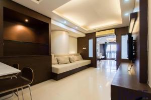 For RentCondoSilom, Saladaeng, Bangrak : State Tower - Spacious 1 Bed Condo for Rent!