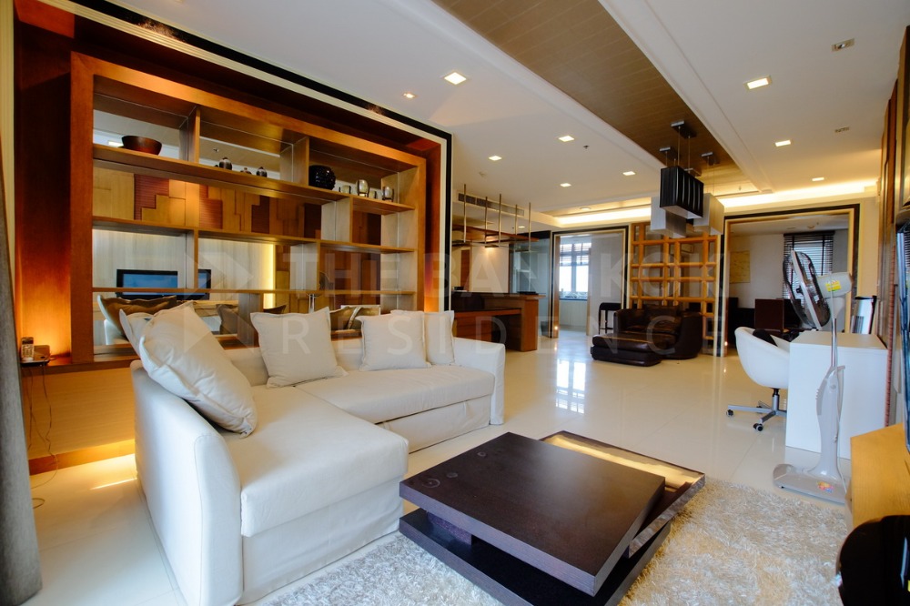 ให้เช่าคอนโดสุขุมวิท อโศก ทองหล่อ : คอนโดให้เช่า ติด Bts เอกมัย Nusasiri Grand (3Bed/3Bath)