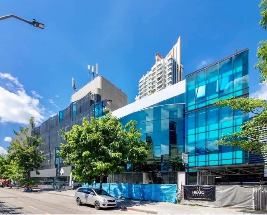 For RentOfficeSilom, Saladaeng, Bangrak : Office space for rent, Silom Soi 9, Mahanakhon Center Building, can exit to Sathorn Soi 10 and Soi 12, near Silom Plaza, BTS Chong Nonsi, 5th floor, area 52 sq m., rental fee 28,600 baht/month