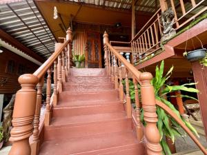 ขายบ้านปิ่นเกล้า จรัญสนิทวงศ์ : Rare Item Thai style wooden house next to canal and main road.