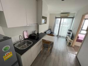 For RentCondoPattanakan, Srinakarin : For rent! Condo Rich Park @ triple station near BTS Yellow Line Hua Mak 200 meters, 1 bedroom, 1 bathroom, 30 sq m., high floor, 10,000 per month