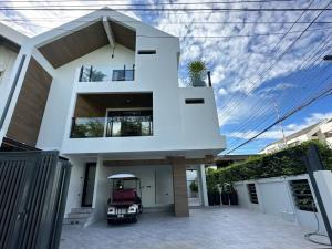 ให้เช่าบ้านพัฒนาการ ศรีนครินทร์ : House in Panya village Pattanakarn 30 for rent