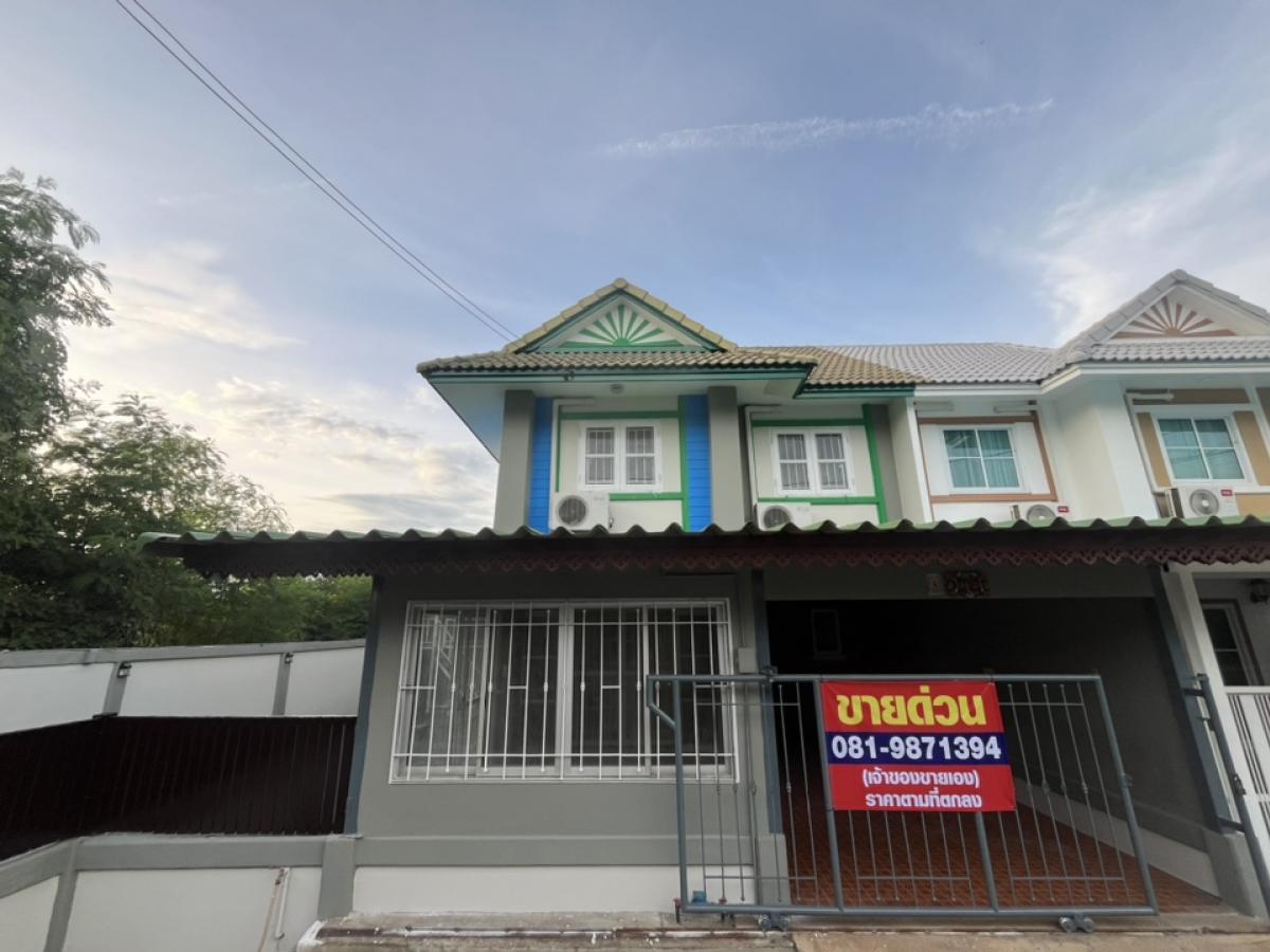 For RentTownhouseNonthaburi, Bang Yai, Bangbuathong : The last house for rent, can park 2 cars.