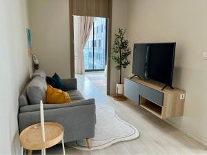 For RentCondoWitthayu, Chidlom, Langsuan, Ploenchit : Condo for rent and sale next to BTS Ploenchit! Noble Ploenchit 1 bedroom, size 50 sq m., rent 49,000/month, sell 14,900,000