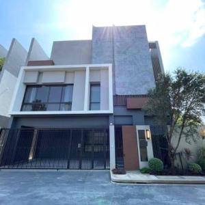 For RentHousePattanakan, Srinakarin : 🏡[For Rent] **Available for booking** For rent: Bugaan Krungthep Kreetha, 3-storey detached house, modern luxury, with elevator, swimming pool view, ready to move in