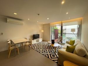 For RentCondoSukhumvit, Asoke, Thonglor : For rent Living@24 size 100 sqm 2 beds 2 baths