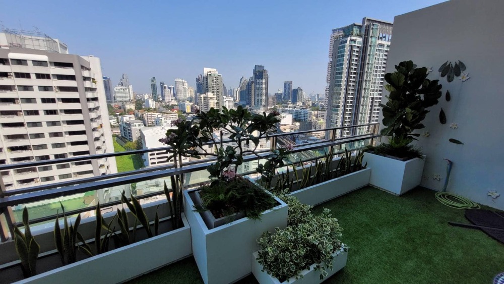 For RentCondoSukhumvit, Asoke, Thonglor : The Madison Condo, a luxury condo on Sukhumvit Road, near Phrom Phong BTS