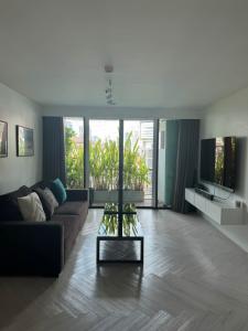 ให้เช่าคอนโดสุขุมวิท อโศก ทองหล่อ : Pearl Residences for rent  3 beds 3 baths 125sqm 110,000 per month