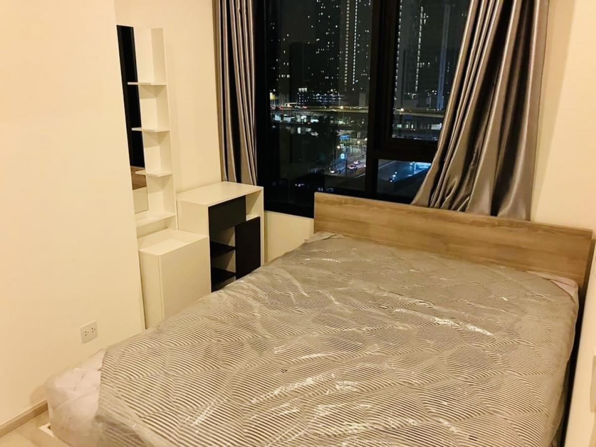 ให้เช่าคอนโดพระราม 9 เพชรบุรีตัดใหม่ RCA : “✨Luxury Corner Unit for Rent at Life Asoke – Steps from ARL & MRT!✨ Spacious 2-Bedroom Condo with Stunning Views, Fully Furnished & Ready to Move In!“