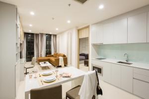 ให้เช่าคอนโดวิทยุ ชิดลม หลังสวน : For Rent : Noble Phloenchit (BTS Phloenchit) Big room