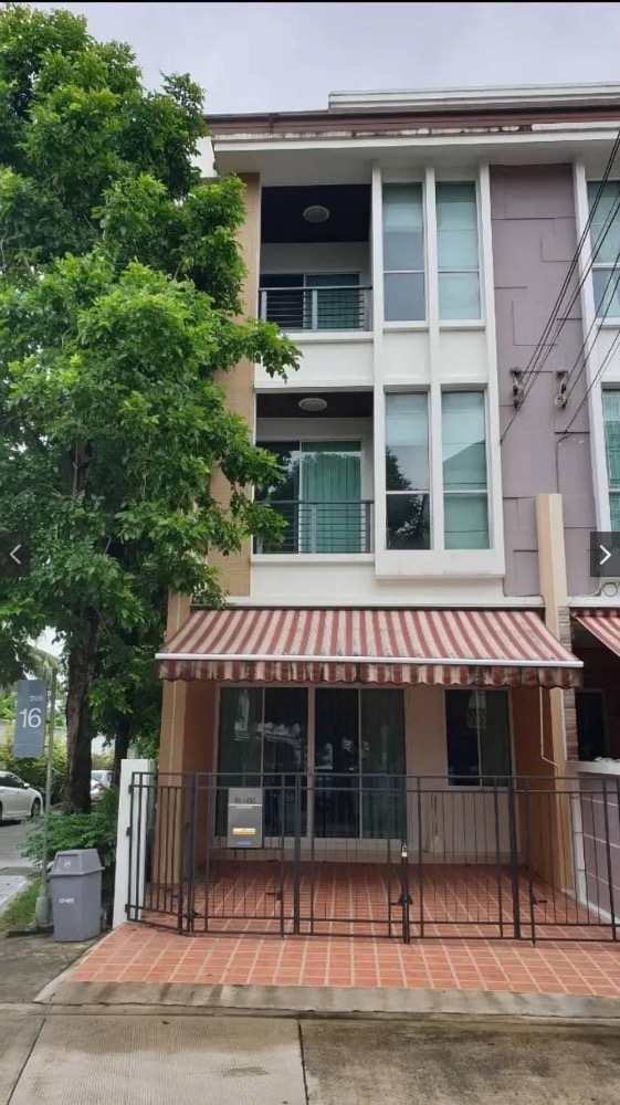 For RentTownhouseEakachai, Bang Bon : Townhouse for rent, Baan Klang Muang Sathorn-Taksin 2, corner house, near BTS Wutthakat