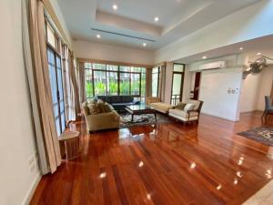 For RentHouseOnnut, Udomsuk : ● Luxury house ●  2-story detached house, 110.00 sq.w. | 4 bedrooms swimming pool | Near BTS Phra Khanong Station 2 mins, Sukhumvit Hospital 4 mins, Gateway Ekamai 4 mins