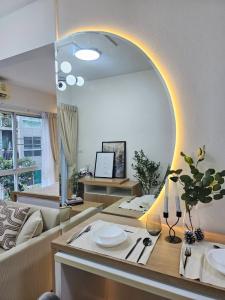 For SaleCondoRatchadapisek, Huaikwang, Suttisan : Wow Stunning room for sale near MRT Suthisarn 1.6 km. Only 1.99 mB