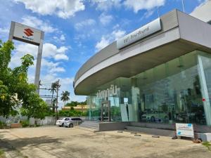 For RentShowroomNonthaburi, Bang Yai, Bangbuathong : Code C6463 Car showroom for rent, with service area, high roof, Kanchanaphisek Road area, Bang Yai, Nonthaburi