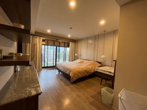 For RentCondoWitthayu, Chidlom, Langsuan, Ploenchit : Noble Above wireless near bts Phloen Chit, Modern style, Fully furnished, Ready to move in