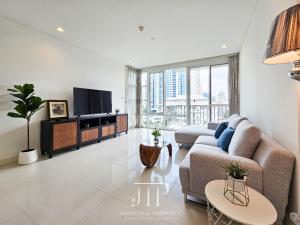 For RentCondoSukhumvit, Asoke, Thonglor : 96sqm 2bed unit on low floor with open view for rent in Ekkamai area