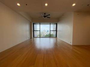 ให้เช่าคอนโดสาทร นราธิวาส : For Rent The Met 2beds size 93 sq.m.  *** Unfurnished ***