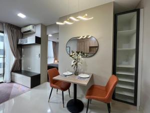 For SaleCondoWongwianyai, Charoennakor : Urgent sale, Condo Ideo Sathorn-Taksin, newly renovated, in good condition, 35 sq m, price 3,500,000 baht, fully furnished