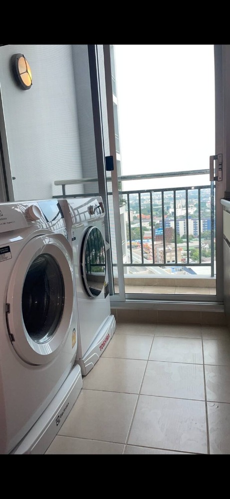 For RentCondoChaengwatana, Muangthong : Condo for rent: Supalai Vista, Pak Kret Intersection, has a front-loading washing machine and dryer, as shown in the picture. Interested parties, contact Line @realtor.