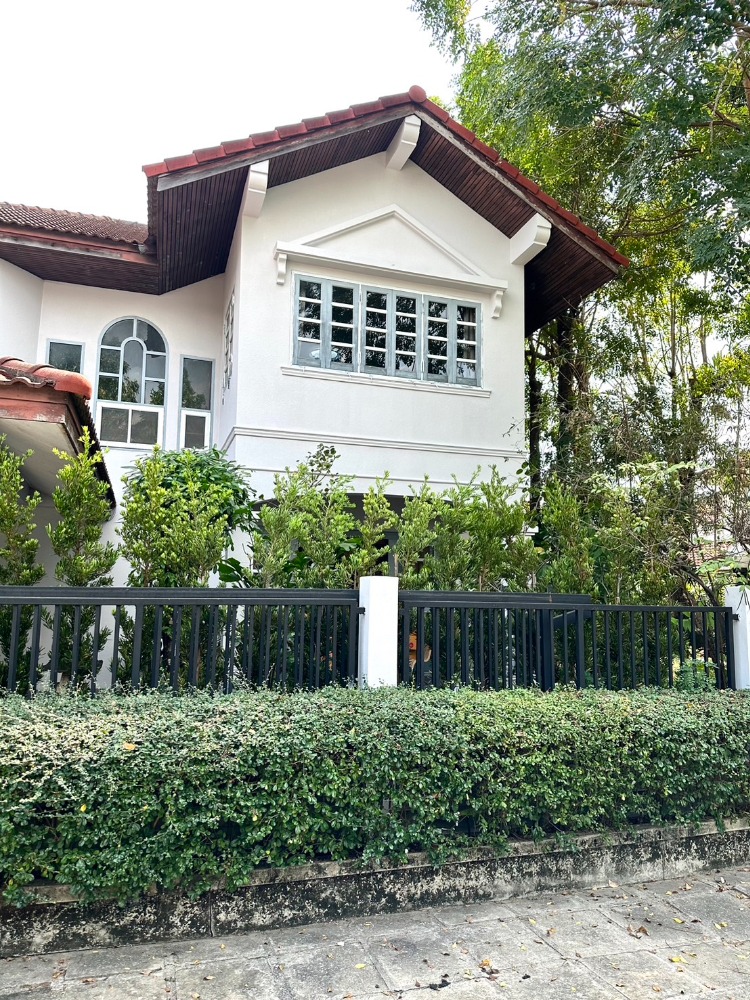 For SaleHouseMin Buri, Romklao : For sale: 2-storey detached house, 120 sq m, Sammakorn Village, Ramkhamhaeng 112, shady garden area, large trees, resort-style decoration, next to the Sammakorn BTS station.