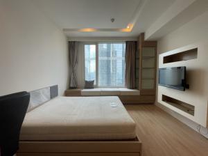 For RentCondoSathorn, Narathiwat : Beautiful room, hard to find! The Empire Place, 1 bedroom, 65 sq m., price 34k/mo. Interested, contact 065-242-6835, Ms. Gift.