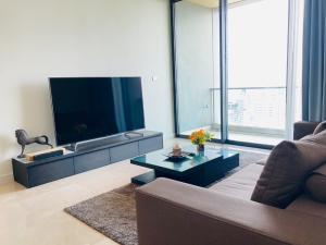 For RentCondoWitthayu, Chidlom, Langsuan, Ploenchit : Sindhorn Residence <<2 bedrooms For Rent>>  📍location : 500 m to BTS Ratchadamri :Fully Furnished