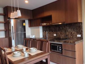 For RentCondoSukhumvit, Asoke, Thonglor : 🔥Urgent for rent 🔥Siamese Thirty Nine Condo, 2 bedrooms, size 67 sq m, 4th floor, near 3 BTS lines, in the heart of the city, very good location.