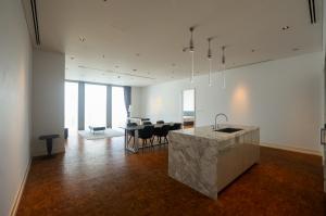 ให้เช่าคอนโดสาทร นราธิวาส : The Ritz-Carlton Residences -  High Floor! Spacious 1 Bed Unit for Rent!