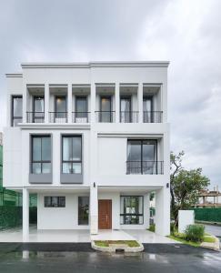 For SaleHousePattanakan, Srinakarin : 📣🏡 Sale!!!! Aerie Srinakarin - Krungthepkreetha project house, beautiful house, ready to move in, buy and move in immediately.