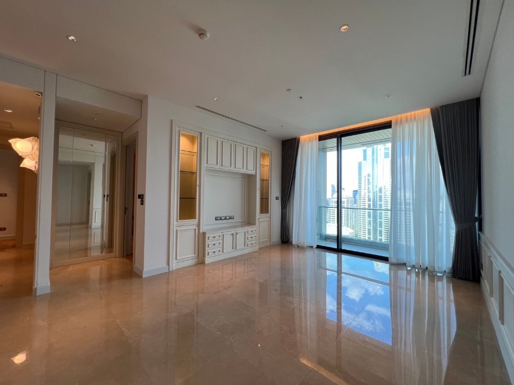 For SaleCondoWitthayu, Chidlom, Langsuan, Ploenchit : Condo for sale: Sindhorn Residence (Lang Suan), 3 bedrooms, separate rooms, spacious usable area, Lumpini Park view