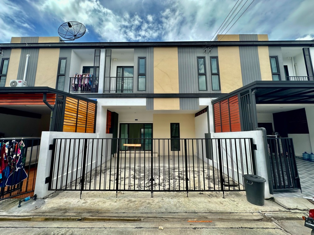 For SaleTownhousePathum Thani,Rangsit, Thammasat : Townhouse for sale, Ratchapruek, Talathai T (Winn Thani), new, never occupied, 3 bedrooms, 3 bathrooms, 22.5 square wah, selling below cost.