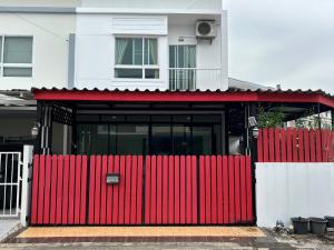 For RentTownhousePattanakan, Srinakarin : 🏡🌟 Rent a house in the Villette Lite project, Phatthanakan 38, beautiful house, convenient to travel, can enter and exit in many ways.