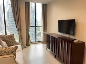 For RentCondoWitthayu, Chidlom, Langsuan, Ploenchit : NOBLE Ploenchit, connected to BTS, can walk to the mall immediately, beautiful room, fully furnished, ready to move in