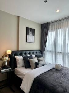 For SaleCondoOnnut, Udomsuk : 🔥✅LP-263 Condo for sale The Base Park East, selling with tenants, beautiful floor, high view, fully furnished, lots of props, newly decorated room, location On Nut, Udomsuk, Phra Khanong, Bang Chak, Punnawithi