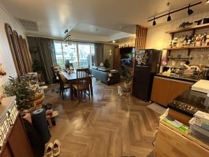 ขายคอนโด : 1 Bedroom, 1 Bathroom with 61 sq.m. Condominium, Sukhumvit soi 11 for sale.