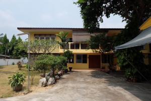 For SaleLandSapankwai,Jatujak : Urgent sale, house with beautiful land, 325 sq m, near BTS Saphan Khwai, only 650 meters.