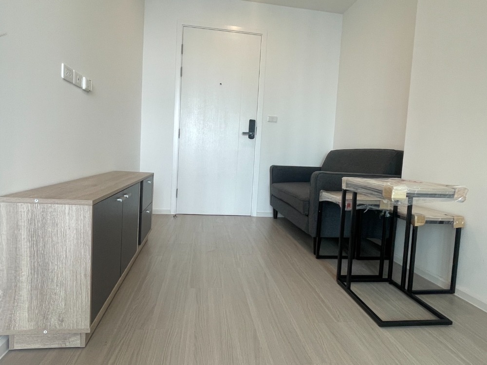 For SaleCondoSapankwai,Jatujak : Urgent sale! Cheaper than the Denim Chatuchak project, 1 bedroom, size 28 sq m., high floor, beautiful view, standard furniture from the project.