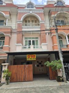 For SaleTownhouseYothinpattana,CDC : For sale: 3-storey townhouse, Casa City Sukhana Sawat 1 project, good location, city center, house is at the beginning of the alley, front of the house faces north, selling at the cheapest price.