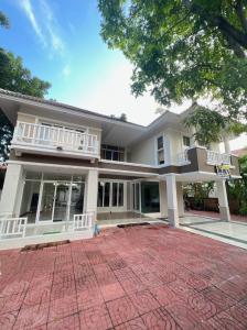 For RentHouseSamut Prakan,Samrong : 🌟 For rent/sale, 2-storey detached house, spacious area 123 sq m., Flora Ville project, Srinakarin Road 🌟