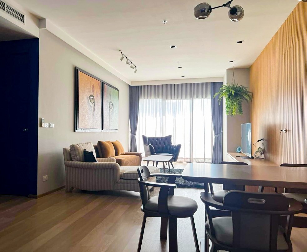 For RentCondoSukhumvit, Asoke, Thonglor : ● Prime Location ● 15+ floor 150.00 sq.m. | 2 bedrooms, pet-friendly | near BTS Phrom Phong 3 mins, EmQuartier 4 mins, Samitivej Hospital Sukhumvit 4 mins