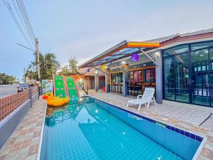 For SaleHouseCha-am Phetchaburi : Selling a cheap villa in Cha-am, only 2.99 million baht. Make money and generate income. The estimated price is 4 million baht + deposit into the bank. There is a lump sum of capital left. If you have good credit, we have a team of people who will help yo