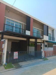 For SaleTownhouseMin Buri, Romklao : For sale: Townhome, ready to move in, good location, in the middle of the alley, near the juristic person and swimming pool, playground, very good price